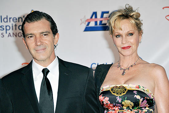 Antonio Banderas e Melanie durante o Baile de Gala do hospital infantil de Los Angeles