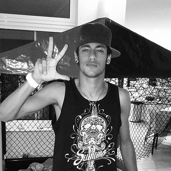 Neymar posta foto no Instagram dizendo que é bom ser vida "louca"