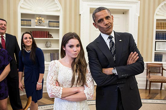 Obama faz graça e imita a cara de Não me impressionou&quot; da atleta McKayla Maroney 