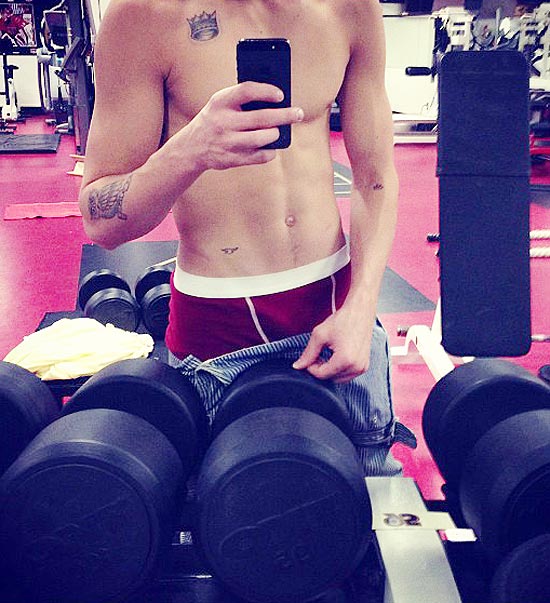 Justin Bieber publica foto de si mesmo malhando
