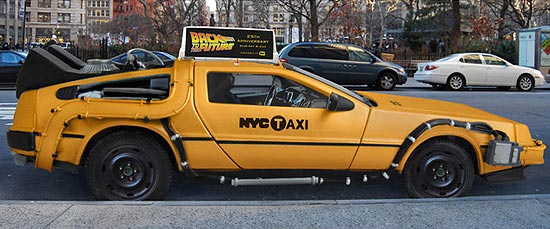Carro de "De Volta Para o Futuro" vira táxi em NY