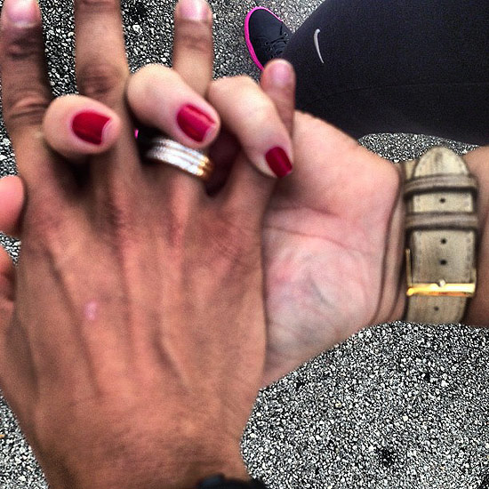 De alinça, Neymar posta foto de mãos dadas com seu "amor"