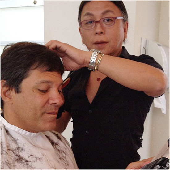 Celso Kamura corta cabelo do petista Fernando Haddad às vésperas da posse do novo prefeito de São Paulo
