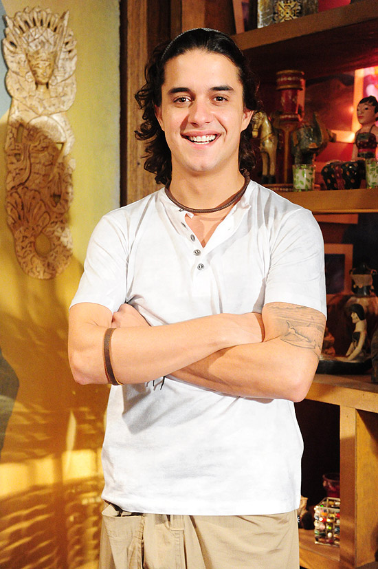 O ator Guilherme Boury caracterizado como o personagem Daniel na época de "Fina Estampa", da Globo