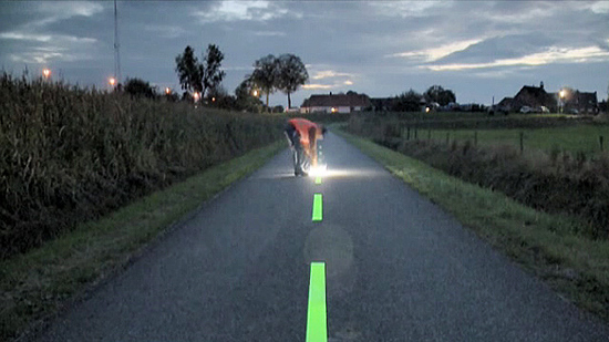 Holanda cria ciclovias com faixas que "acendem" e pistas aquecidas