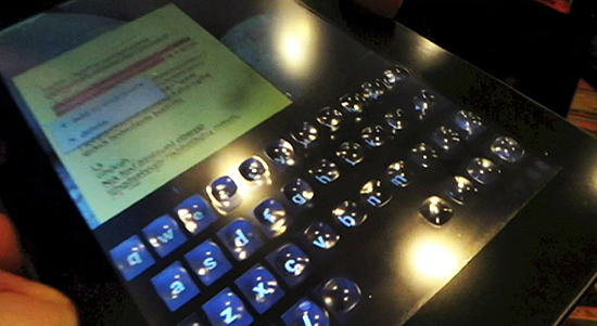 Empresa cria tablet com teclado "de bolha" retrátil