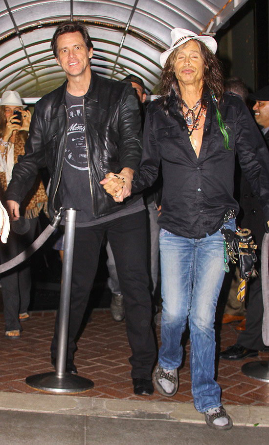 Jim Carrey e Steven Tyler de mãos dadas após jantar em Beverly Hills 