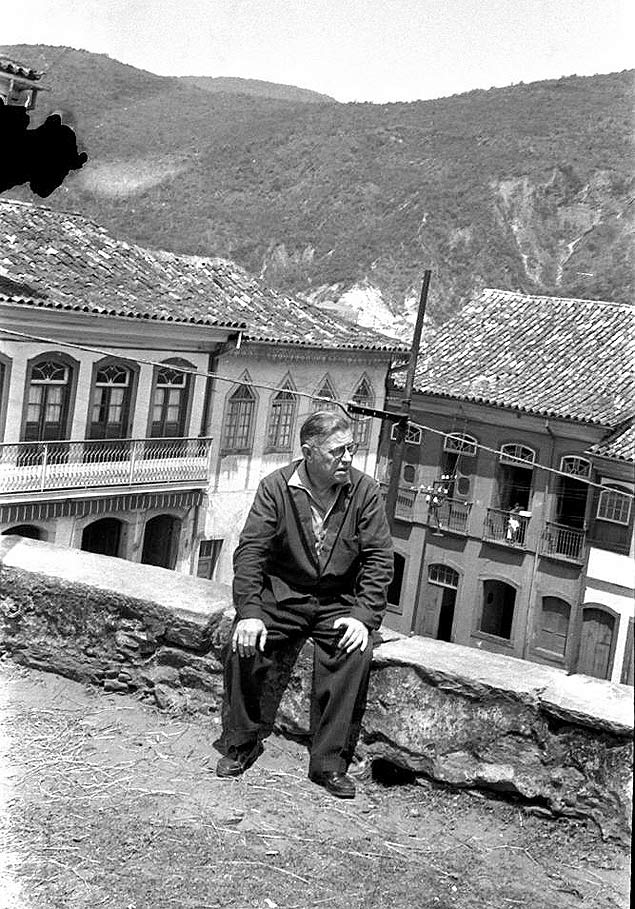 Jean-Paul Sartre em Ouro Preto (MG), em 1960, fotografado pela escritora Zélia Gattai
