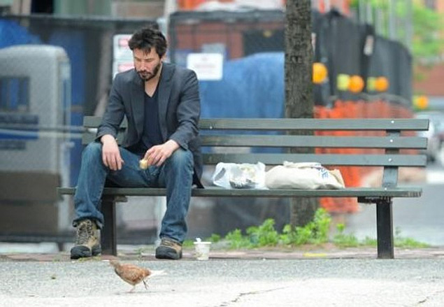 A foto de Keanu Reeves triste, que gerou o meme "Sad Keanu"