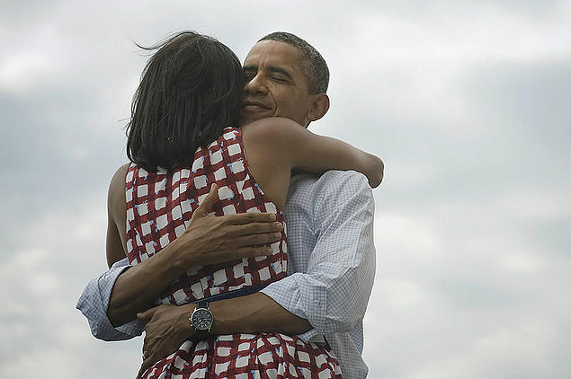 Michele e Barack Obama se abraam na foto mais retuitada da histria do Twitter e mais compartilhada do Facebook 