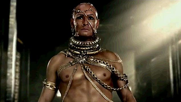 O ator Rodrigo Santoro interpreta o rei Xerxes no filme 