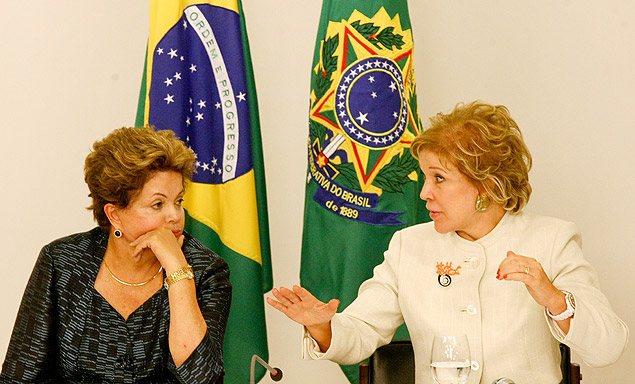 Dilma sendo obrigada a ouvir "Relaxa e Goza" na versão remix