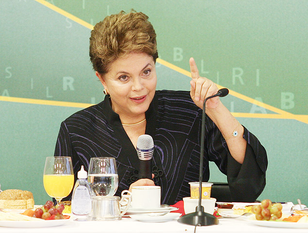 Dilma adverte: cortou helicópteros da dieta e agora só toma suco com adoçante