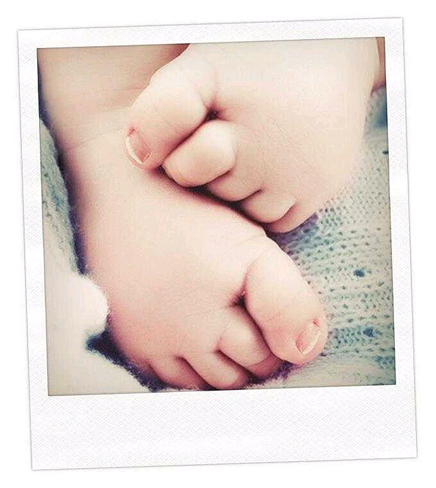 Foto atribuída aos pés do bebê real, que foi publicada em perfil falso de Pippa Middleton