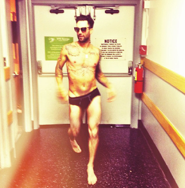 Adam Levine, do Maroon 5, em foto publicada por sua namorada