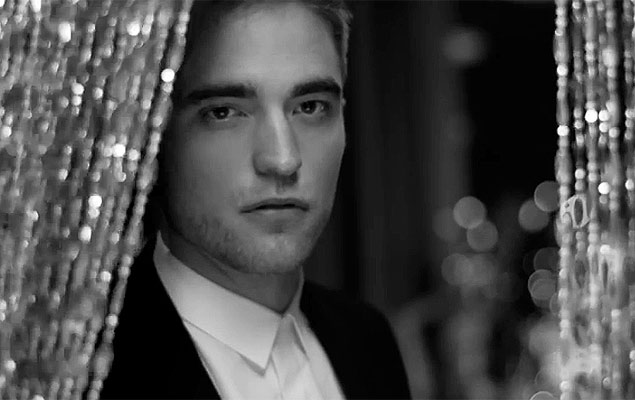 O ator Robert Pattinson em foto para campanha da fragrncia Dior Homme