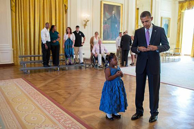 Obama escreve bilhete para professora de Alanah, que faltou à escola para visitar a Casa Branca
