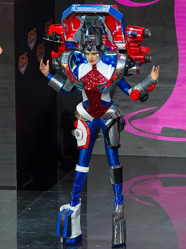 Miss EUA usa fantasia de Transformers como traje típico de seu país
