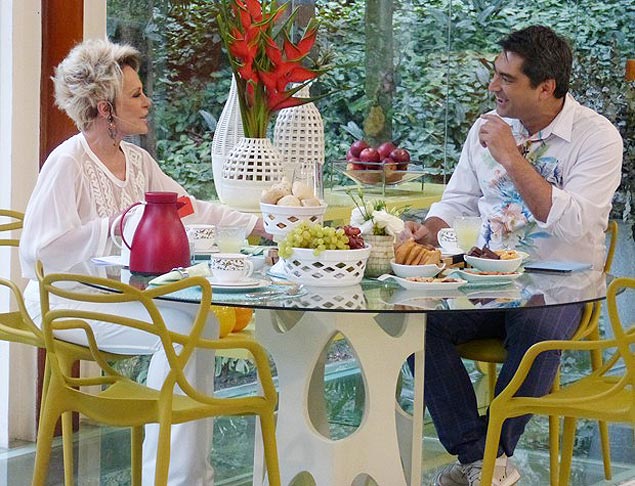 Zeca Camargo toma café com Ana Maria Braga no "Mais Você" (Globo)
