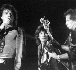 Mick Jagger, Ron Wood e Keith Richards, durante show do Rolling Stones no estádio do Pacaembu, em São Paulo (SP)