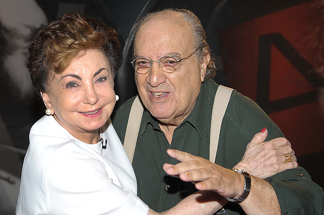 A atriz Beatriz Segall é a convidada de Antonio Abujamra no programa "Provocações", da TV Cultura