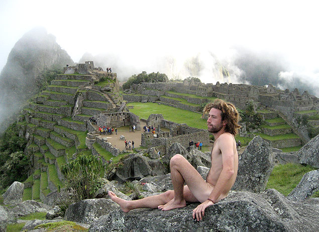 Em nova mania, turistas ficam nus para fotos e geram alerta em Machu Picchu