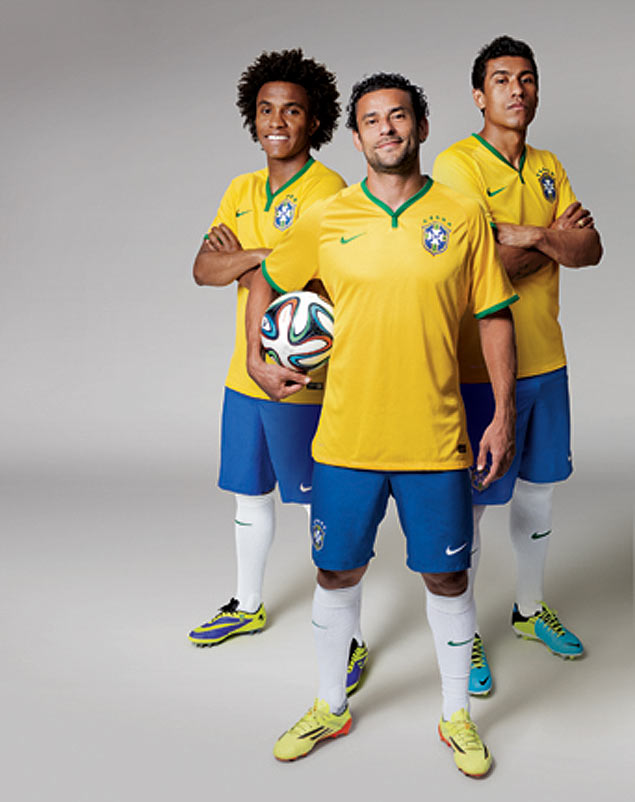 Fred, Paulinho e Willian na capa da edição de junho da revista "Gol"
