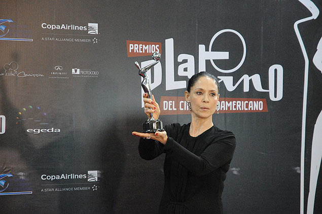 A atriz Sonia Braga recebe o prmio Platino de Honra por sua trajetria, no Panam. 