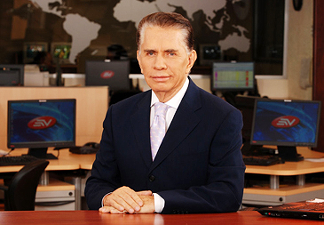 O apresentador equatoriano Alfonso Espinosa de los Monteros, que está no canal Ecuavisa desde 1967
