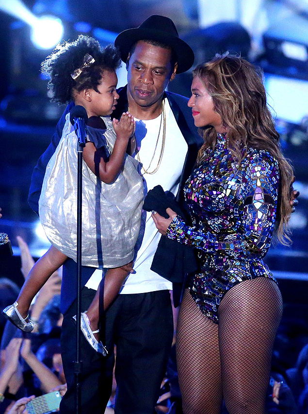 Jay-Z com Beyonc e a filha do casal, Blue Ivy