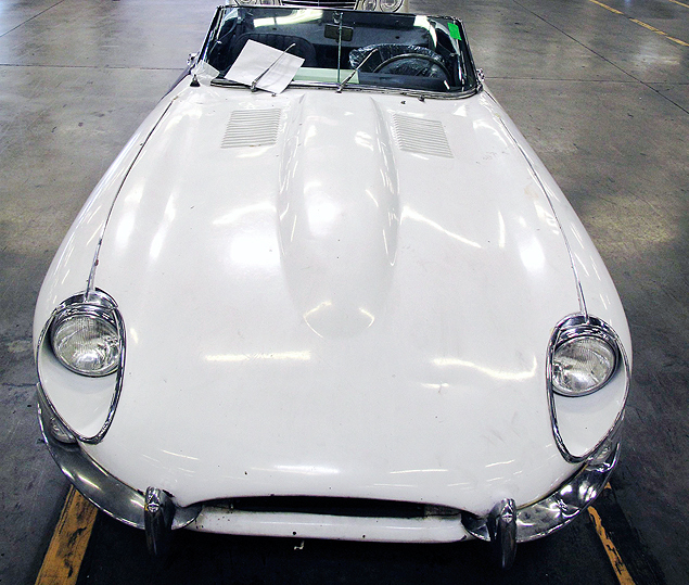 O Jaguar XKE conversível foi devolvido ao dono após 46 anos
