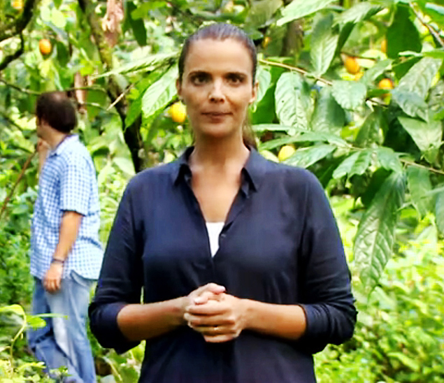 Priscila Brandão durante reportagem para o "Globo Rural"