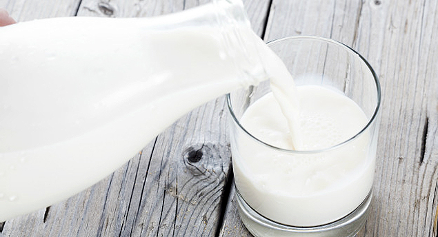 Consumo de leite não diminui o risco de fraturas ósseas, diz estudo