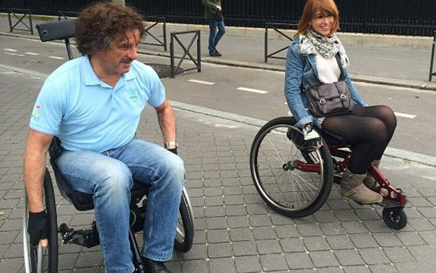 O ex-ministro dos Transportes Thierry Mariani passou-se por um cadeirante 