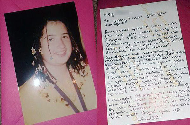 A foto de Louisa na adolescência e a carta, escrita atrás