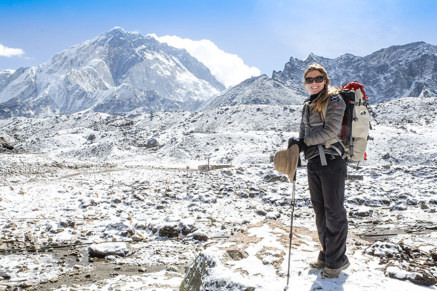 Karina Oliani durante sua expedição ao topo do monte Everest, em 2013