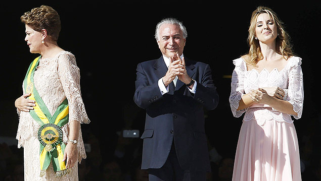 Michel e Marcela Temer aplaudem a presidente Dilma Rousseff na cerimônia da posse