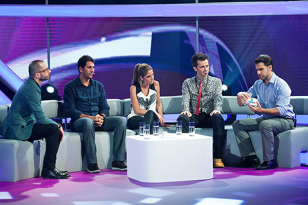 Cazé e os jurados Maurício, Patrícia Maldonado, Marcio Balas e Fernando no programa "Os Incríveis"