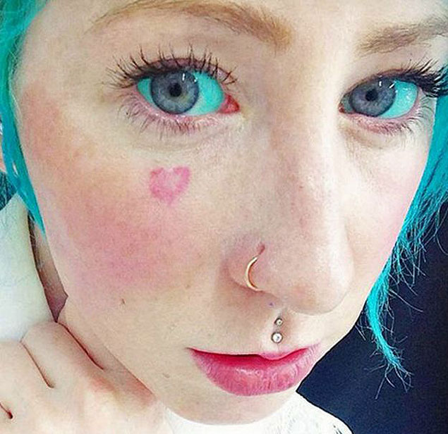 Kylie Garth fez tatuagem nos olhos para mudar a cor
