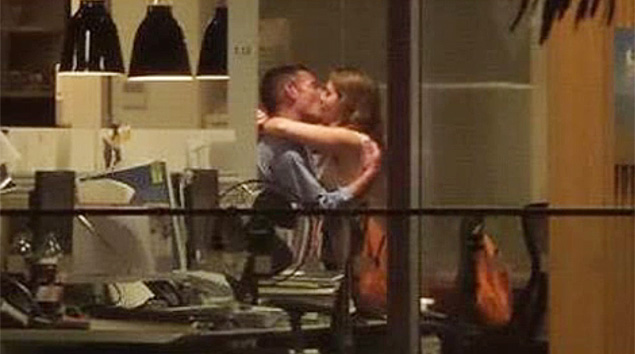 Casal é flagrado fazendo sexo no escritório em cidade da Nova Zelândia