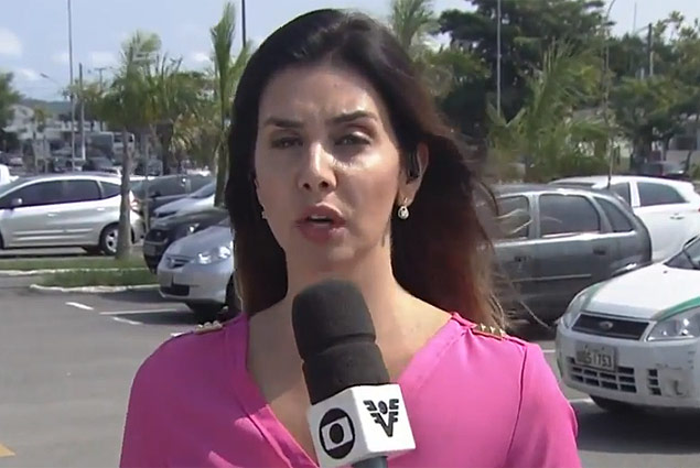 A news team from TV Tribuna was mugged on Tuesday during a live report in Guaruj - https://www.youtube.com/watch?v=XhLPxHr9hzA
