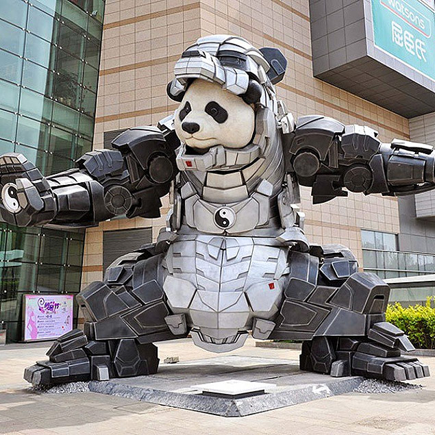 "Iron Panda" de 6 metros em Hong Kong faz sucesso