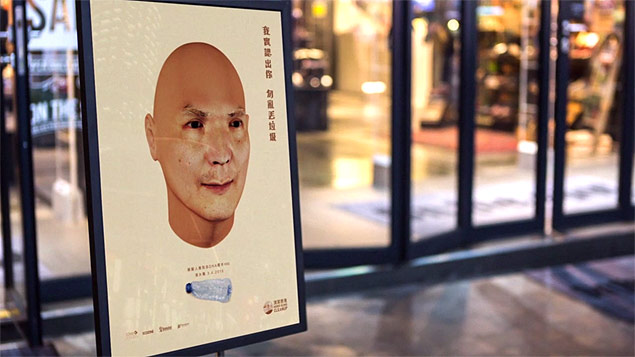 A partir de amostras de DNA, anúncios 'deduram' rosto de quem joga lixo na rua em Hong Kong
