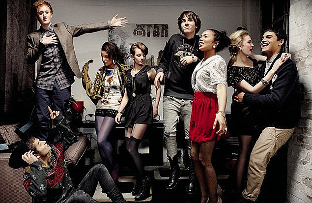 Série de TV britânica Skins que retrata a vida de um grupo de adolescentes