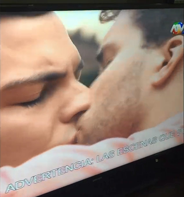 TV peruana exibe beijo gay de 'Amor à Vida' com advertência