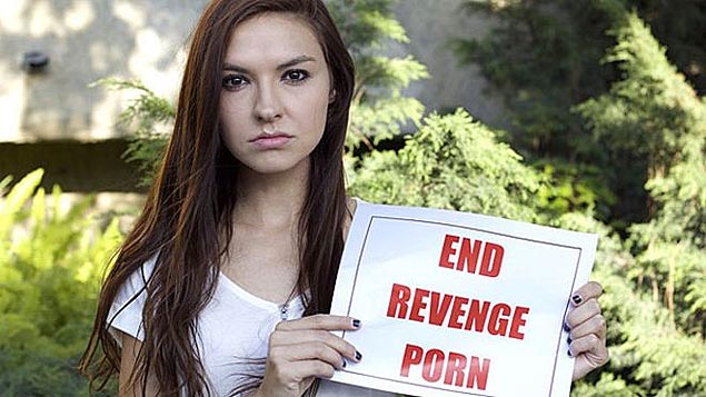 Vtima de 'vingana porn', estrela lsbica do YouTube luta por mudana na lei. Para Chrissy, a lei britnica deveria ter efeito retroativo (Foto: Chrissy Chambers) 
