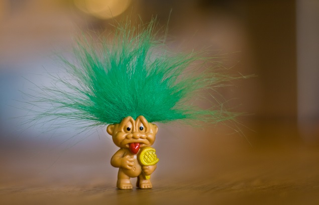Boneco de troll, ser mitológico nórdico que deu origem ao termo "trollagem"