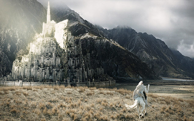 Gandalf a caminho de Minas Tirith, capital de Gondor na obra de Tolkien