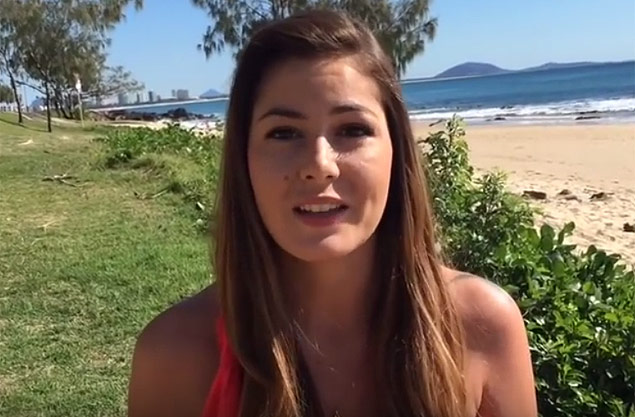 Natalie Amyot no vídeo viral para promover a cidade de Mooloolaba