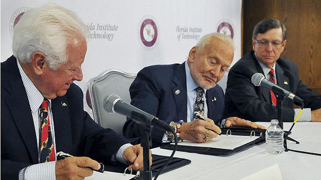 Aldrin, de 85 anos, quer a cooperação internacional para viabilizar o projeto